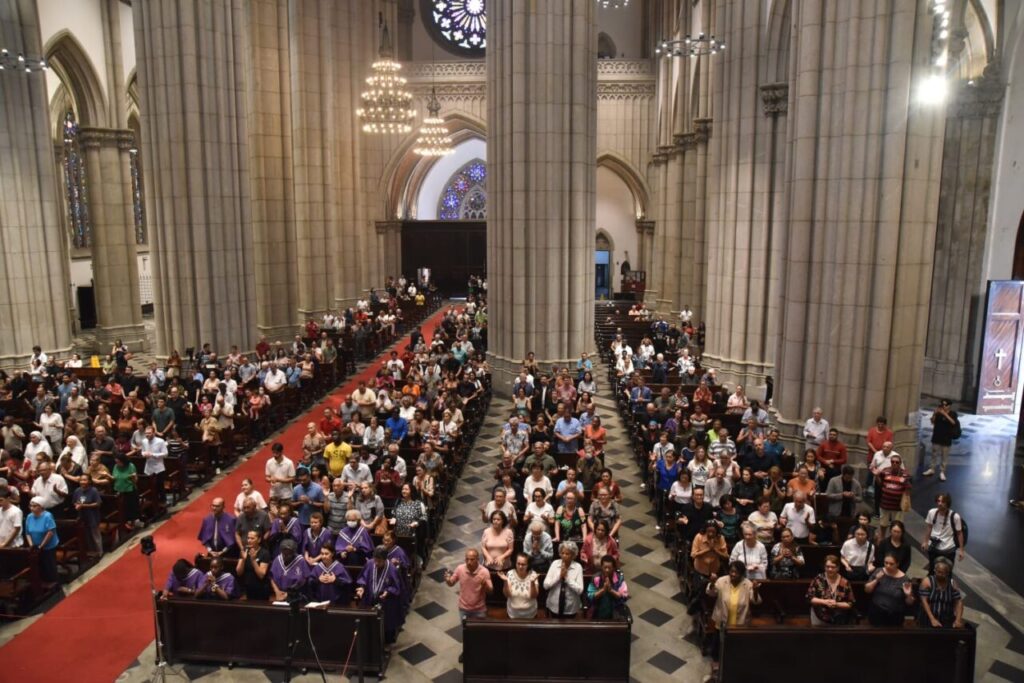 Em missa na Sé, Arquidiocese rende graças a Deus pela eleição do Papa Leão XIV - Jornal O São Paulo
