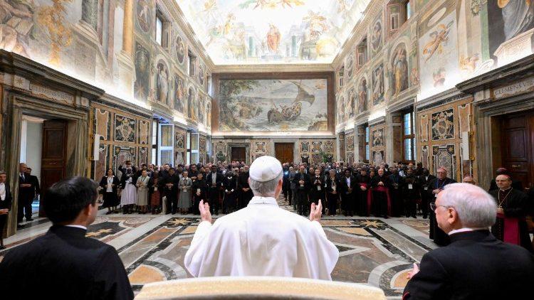 Papa: o nosso mundo, ferido pela guerra e injustiça, precisa do amor de Deus - Jornal O São Paulo