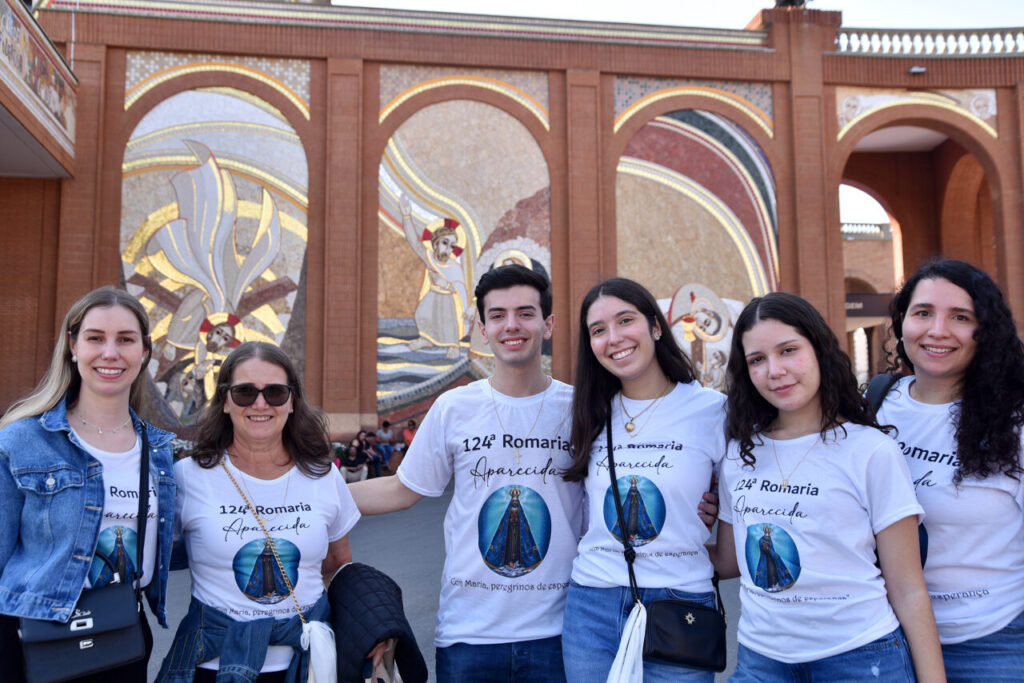 Na ‘Casa da Mãe’, peregrinos da Arquidiocese reanimam a esperança e rezam pelo Conclave - Jornal O São Paulo