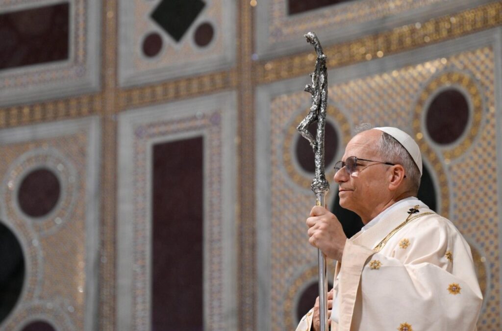 Leão XIV toma posse da cátedra do Bispo de Roma: “Ofereço o pouco que tenho e que sou” - Jornal O São Paulo