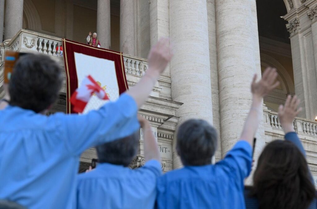 Leão XIV toma posse da cátedra do Bispo de Roma: “Ofereço o pouco que tenho e que sou” - Jornal O São Paulo