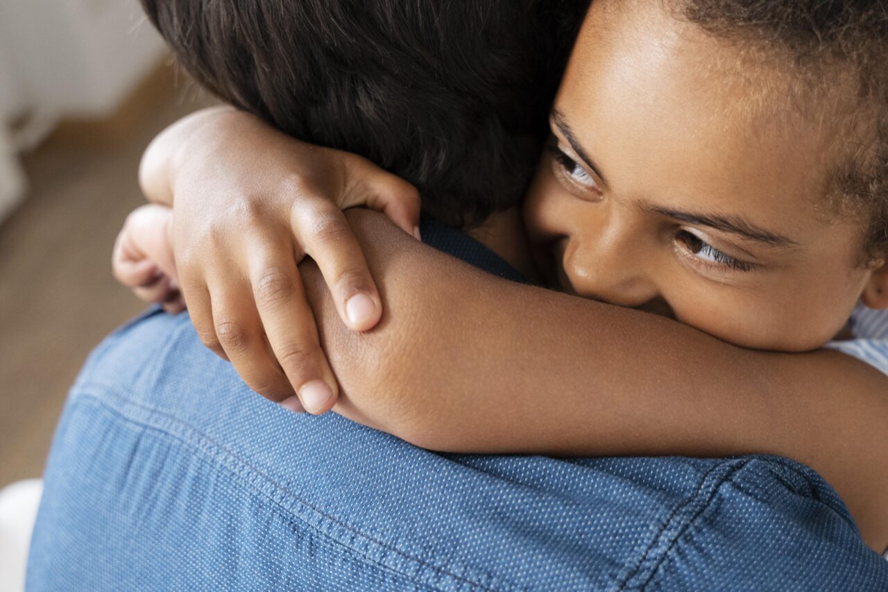 Pais devem proporcionar ambiente acolhedor e ouvir os sentimentos do filho adotado - Jornal O São Paulo