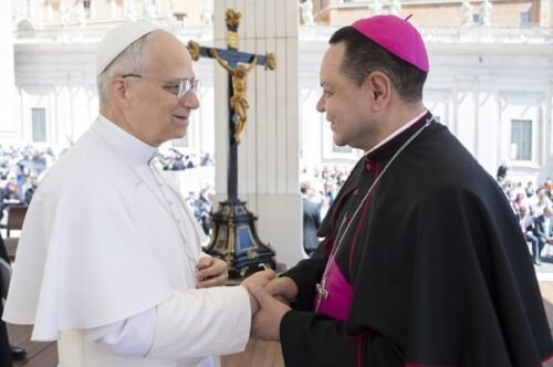 Dom Cícero se encontra com o Papa Leão XIV em Roma - Jornal O São Paulo