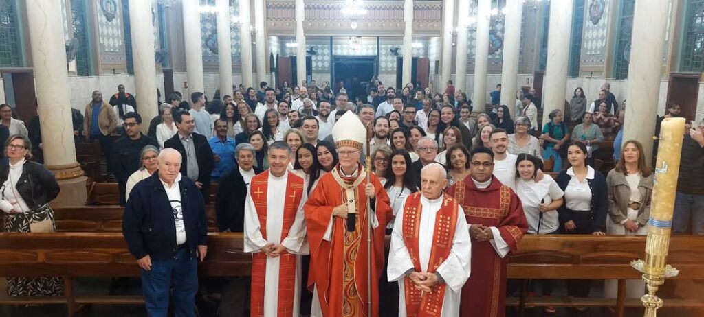 Jovens e adultos recebem o sacramento da Crisma na Região Santana - Jornal O São Paulo