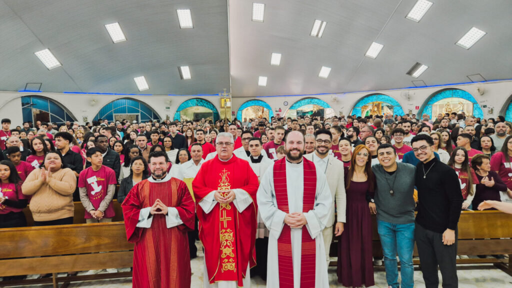 Mais de 160 jovens e adultos são crismados em paróquias na Região Santana - Jornal O São Paulo