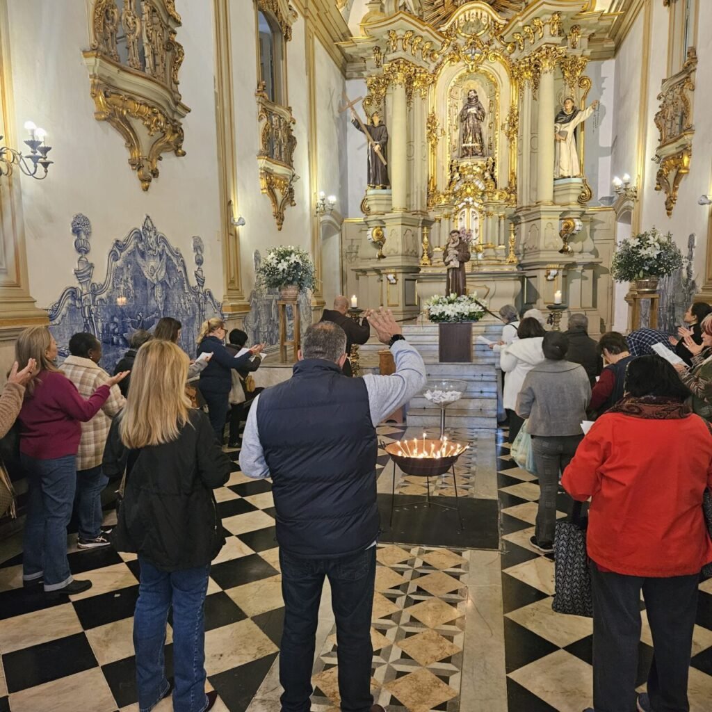 Na Barra Funda, fiéis celebram o padroeiro Santo Antônio - Jornal O São Paulo