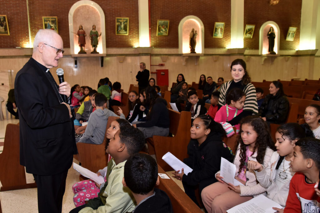 Cardeal Odilo Scherer conhece o projeto do contraturno escolar da Paróquia São Vito Mártir - Jornal O São Paulo