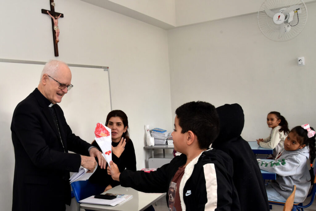 Cardeal Odilo Scherer conhece o projeto do contraturno escolar da Paróquia São Vito Mártir - Jornal O São Paulo