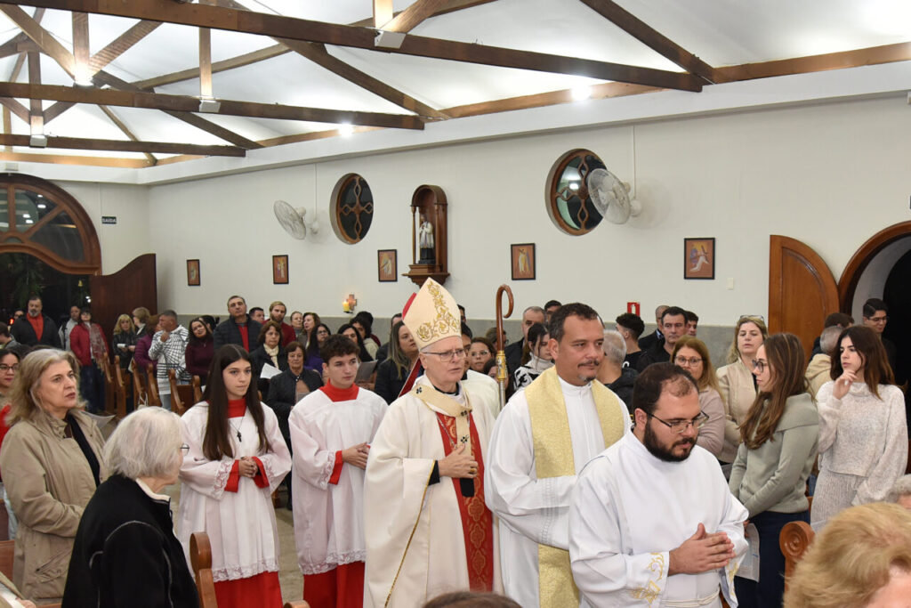 Com a bênção de Dom Odilo, ressoa o sino da Paróquia Nossa Senhora Mãe de Deus - Jornal O São Paulo