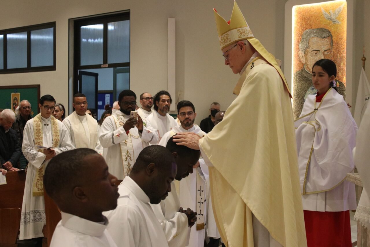Cardeal Scherer ordena diáconos três missionários da Consolata - Jornal O São Paulo