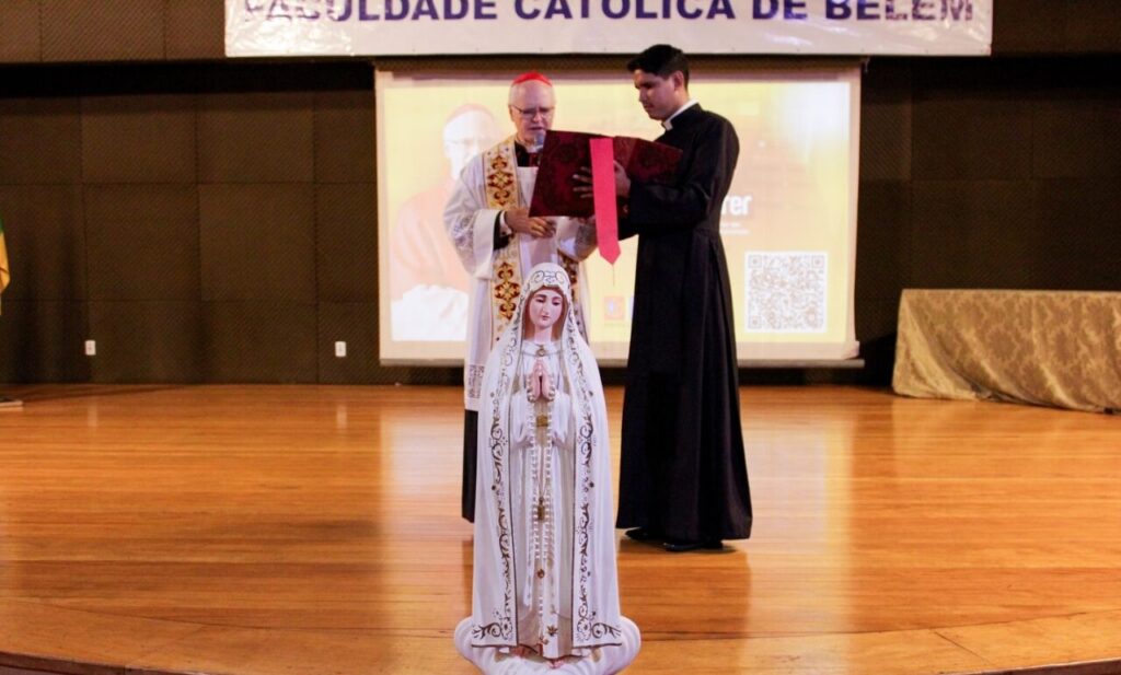 Cardeal Scherer participa de ato acadêmico na Faculdade Católica de Belém (PA) - Jornal O São Paulo