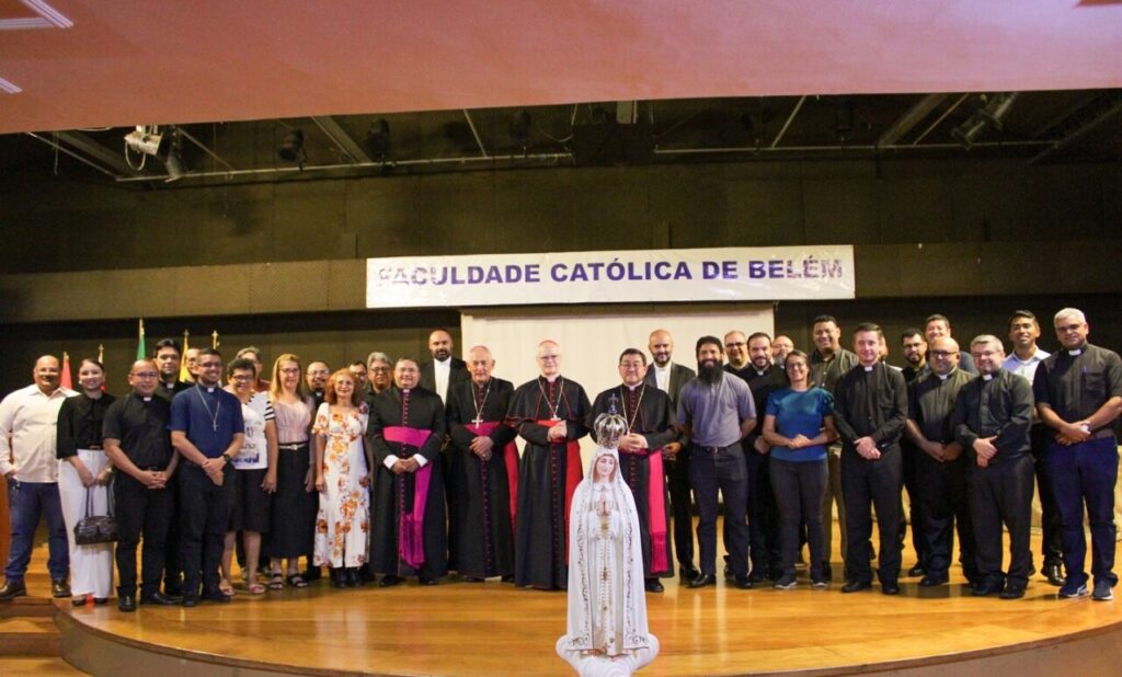 Cardeal Scherer participa de ato acadêmico na Faculdade Católica de Belém (PA) - Jornal O São Paulo