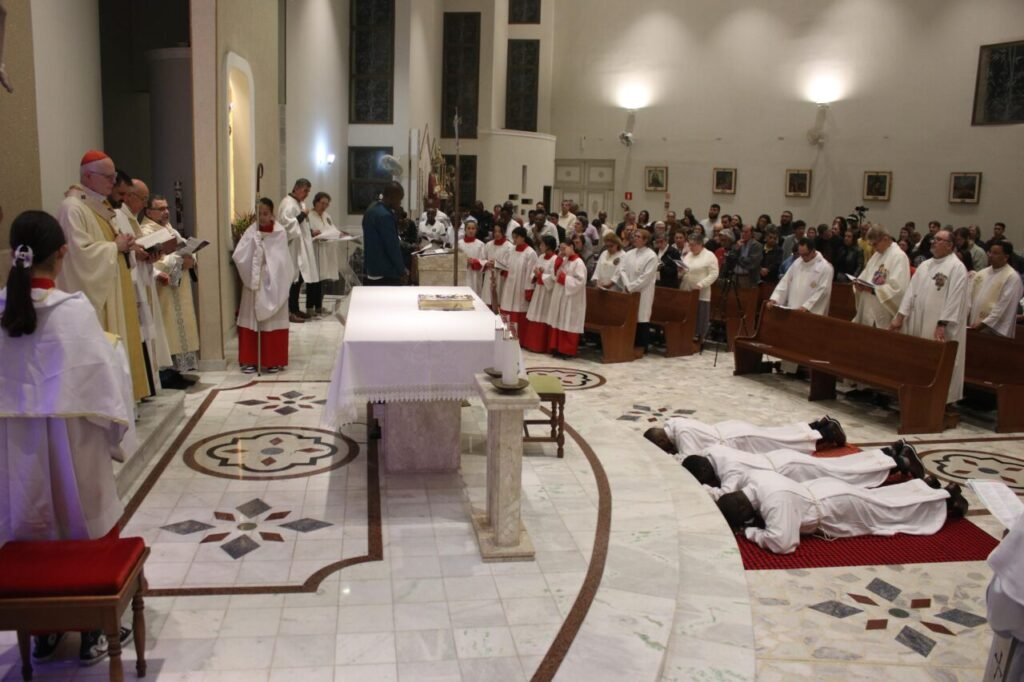 Cardeal Scherer ordena diáconos três missionários da Consolata - Jornal O São Paulo