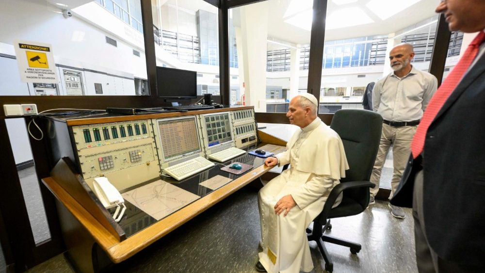 Papa visita Centro de transmissão da Rádio Vaticano - Jornal O São Paulo