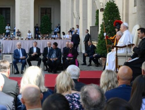 Leão XIV: a droga e as dependências são uma prisão invisível a combater - Jornal O São Paulo