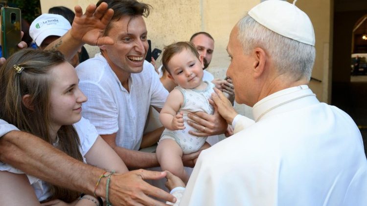 Leão XIV: a droga e as dependências são uma prisão invisível a combater - Jornal O São Paulo