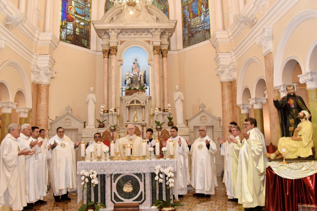 Camilianos e fiéis rendem graças a Deus pelos 450 anos da conversão de São Camilo de Lellis - Jornal O São Paulo
