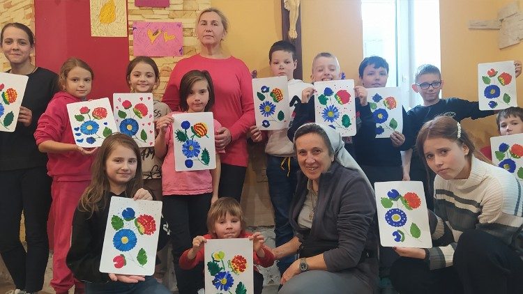 Ucrânia: religiosas levam paz e alegria em meio ao sofrimento e a incertezas - Jornal O São Paulo