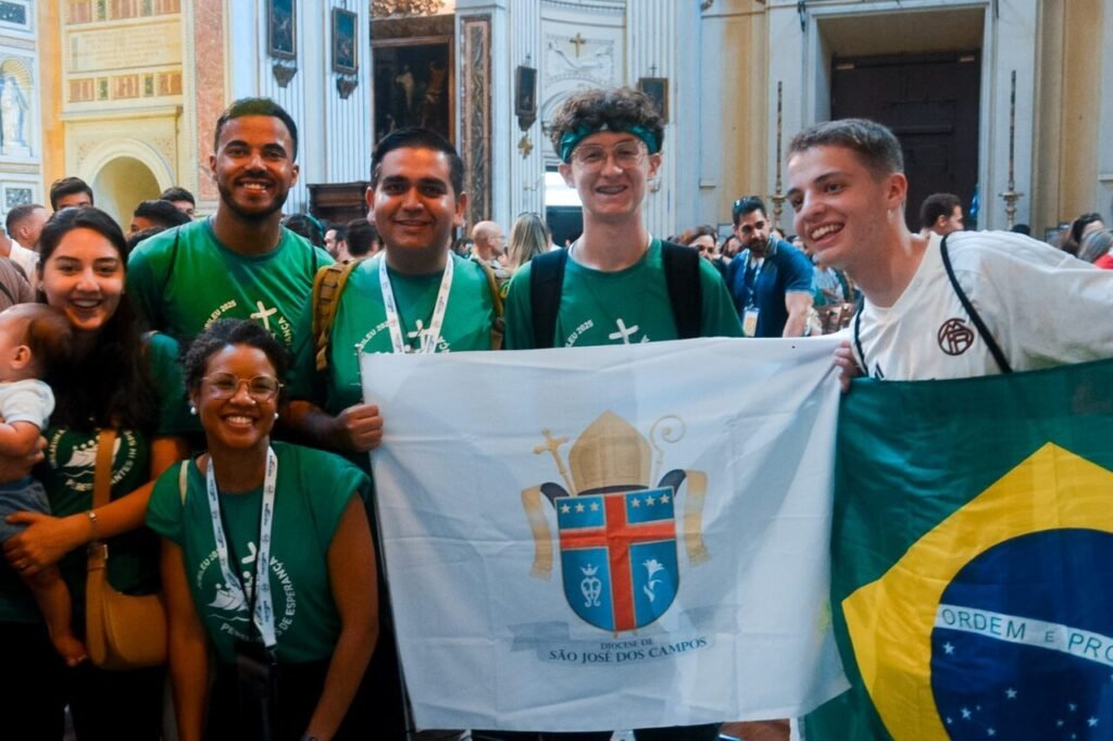 Celebração em Roma reúne brasileiros com o presidente da Comissão para a Juventude da CNBB - Jornal O São Paulo