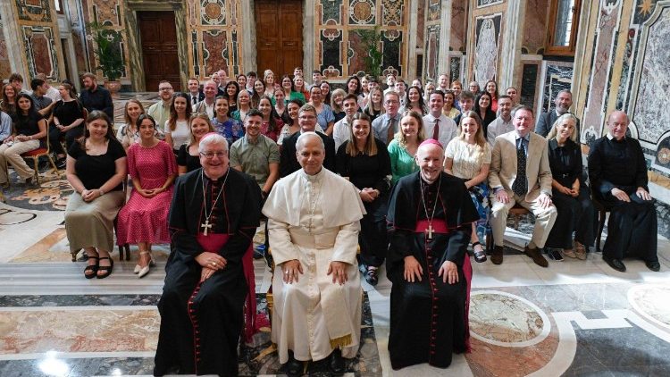 Papa aos jovens: em meio aos estímulos digitais, Deus nos fala no coração - Jornal O São Paulo