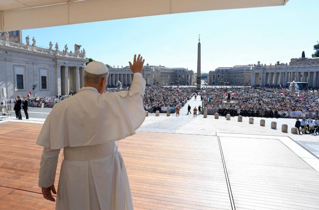 Papa: “bulimia” de ligações nas redes sociais, comunicar com honestidade e prudência - Jornal O São Paulo