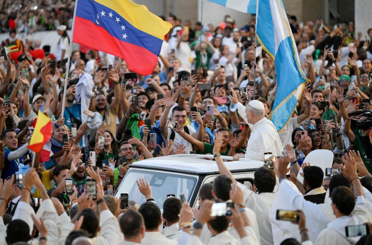 Jubileu dos Jovens tem início com Santa Missa e presença surpresa do Papa Leão XIV - Jornal O São Paulo