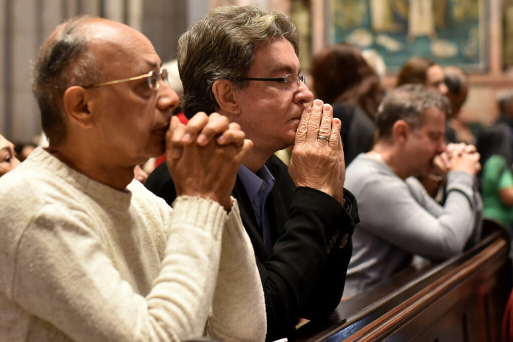 Rezar pelos cristãos perseguidos: uma obra de misericórdia ao alcance de todos - Jornal O São Paulo