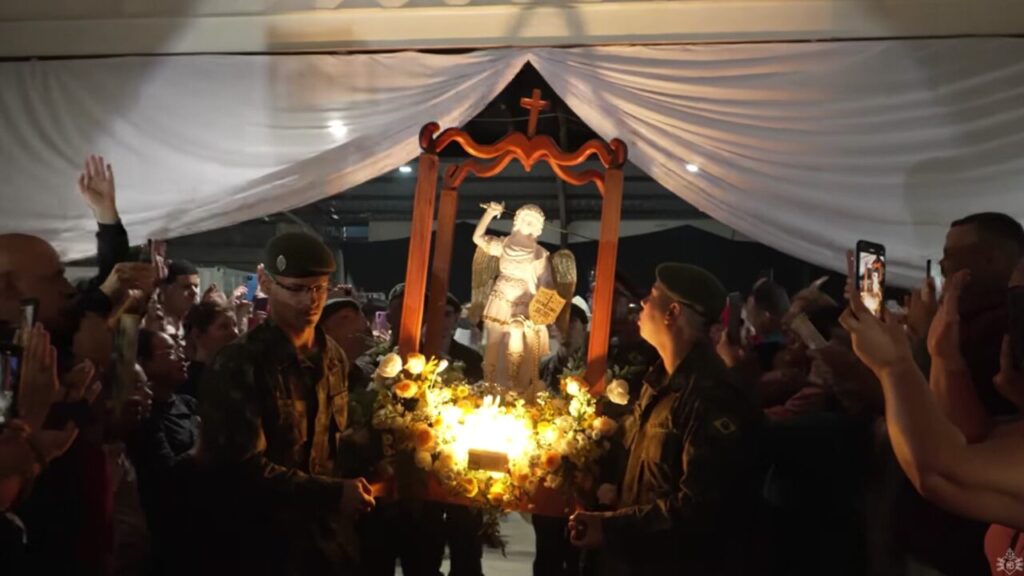 Imagem de São Miguel Arcanjo peregrina por dioceses brasileiras e na Câmara - Jornal O São Paulo