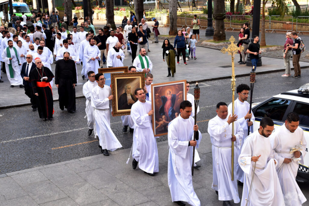 Animados na esperança, seminaristas e vocacionados peregrinam à Catedral da Sé - Jornal O São Paulo