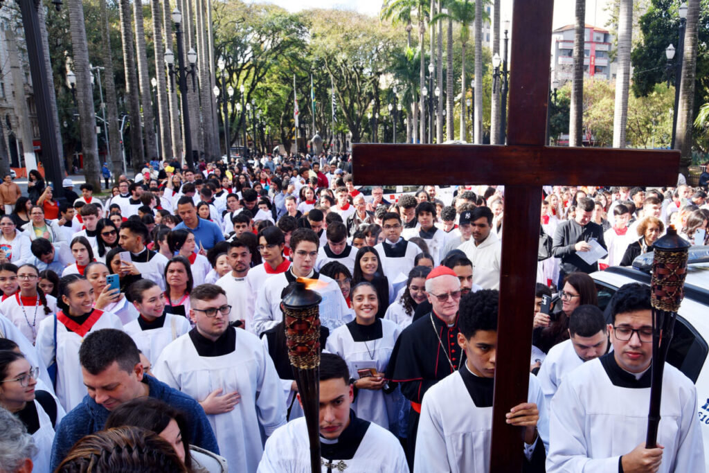 Com alegria e fé, servidores do altar peregrinam à Catedral da Sé no Jubileu - Jornal O São Paulo