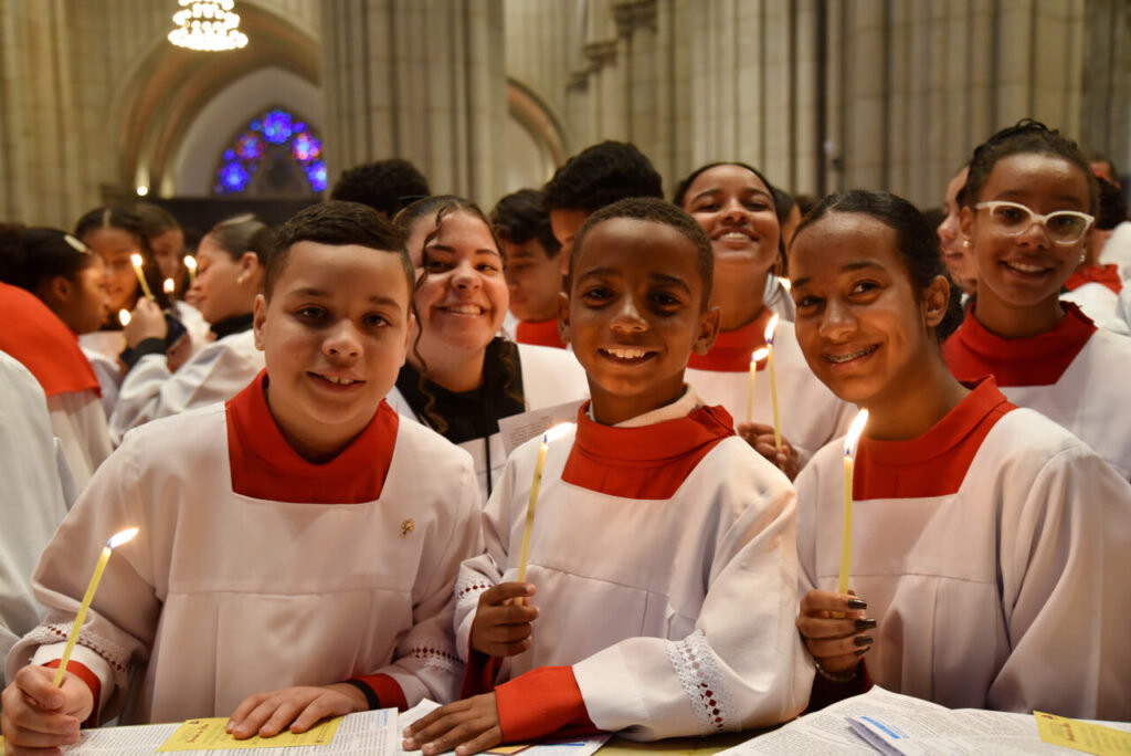 Com alegria e fé, servidores do altar peregrinam à Catedral da Sé no Jubileu - Jornal O São Paulo