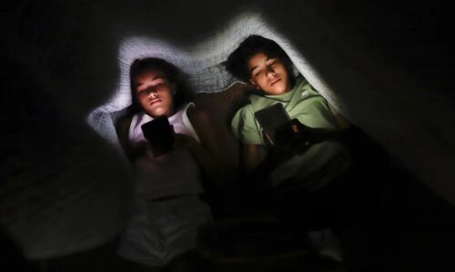 Crianças e adolescentes expostos no ambiente digital: a quem cabe fazer algo? - Jornal O São Paulo