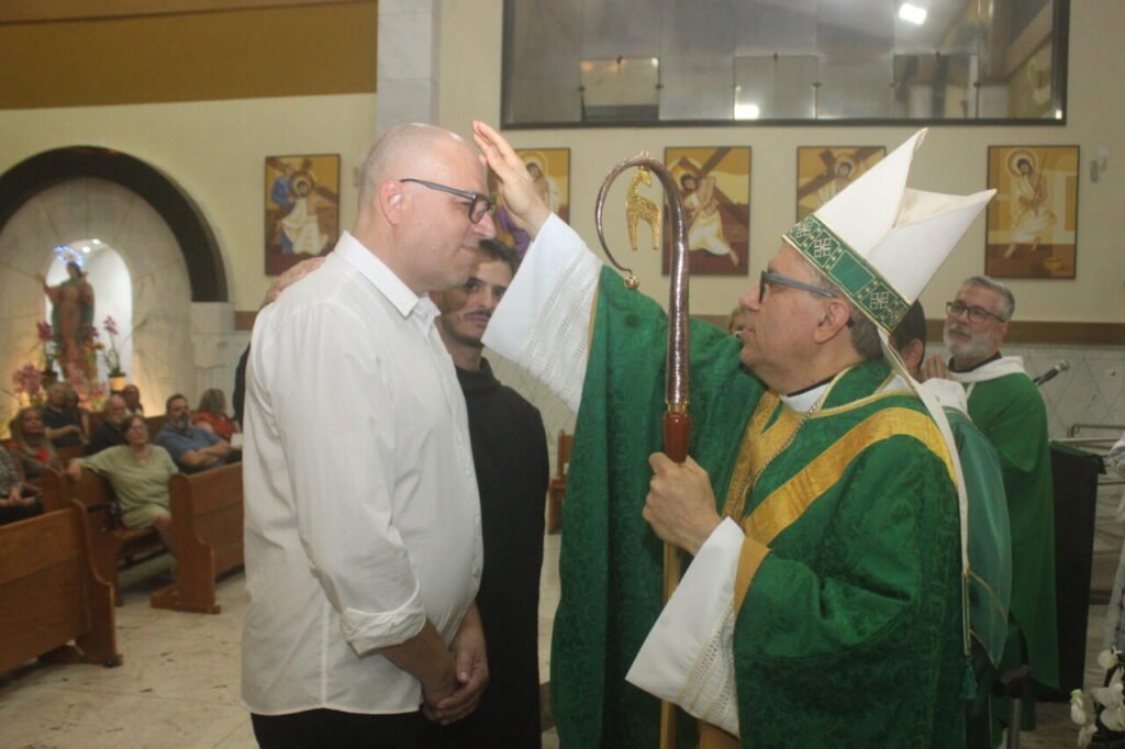 Na Lapa, Dom Edilson conduz formação regional e preside missas com crismas - Jornal O São Paulo