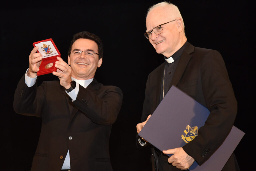 Aos agentes da esperança, a Medalha São Paulo Apóstolo!