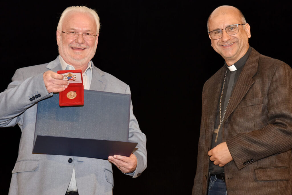 Aos agentes da esperança, a Medalha São Paulo Apóstolo!
