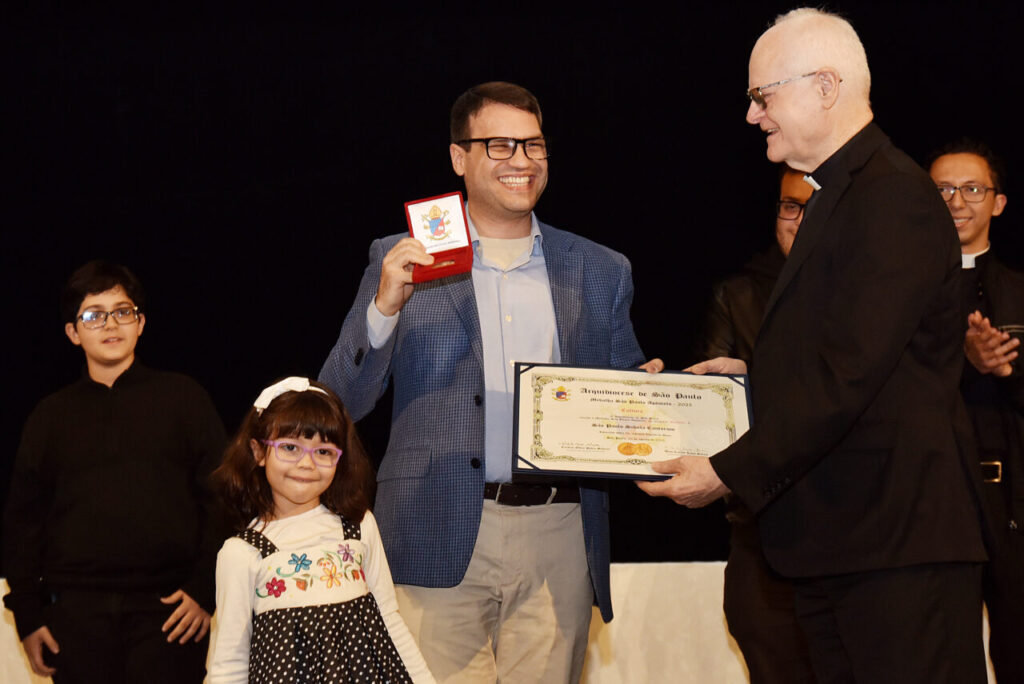 Aos agentes da esperança, a Medalha São Paulo Apóstolo!