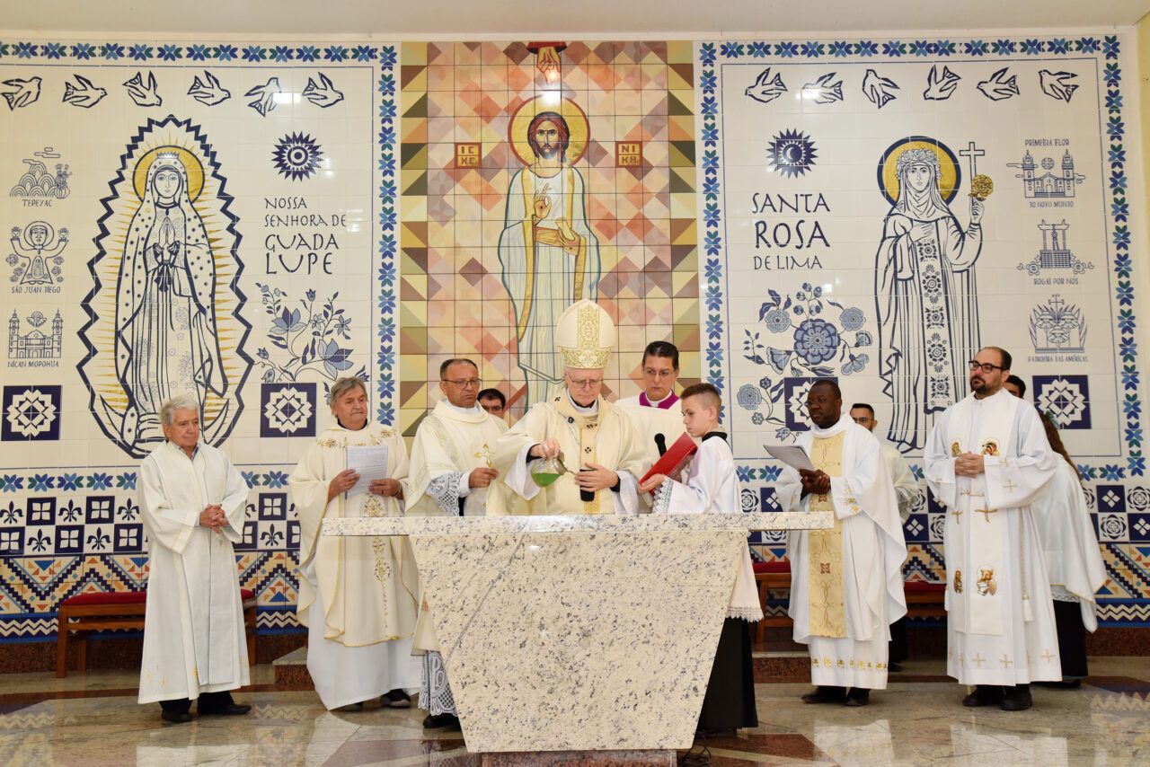 Dom Odilo dedica a igreja e consagra o altar da Paróquia Santa Rosa de Lima - Jornal O São Paulo
