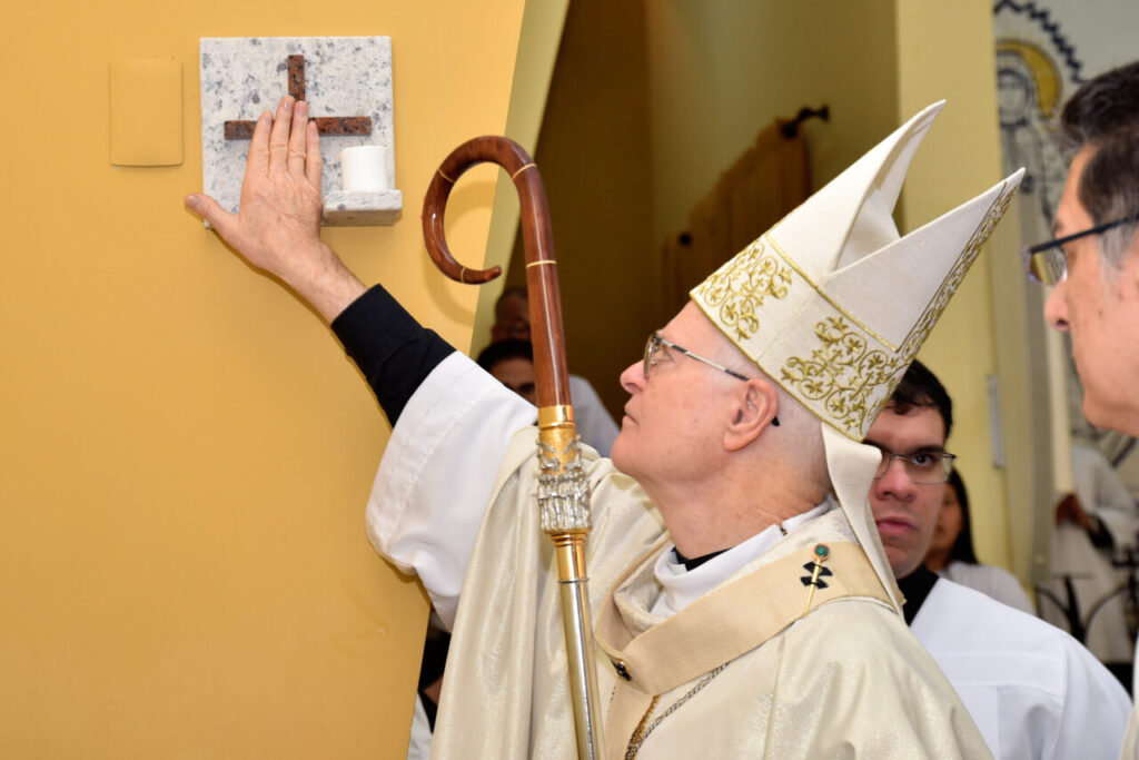 Dom Odilo dedica a igreja e consagra o altar da Paróquia Santa Rosa de Lima - Jornal O São Paulo