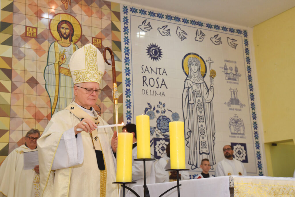 Dom Odilo dedica a igreja e consagra o altar da Paróquia Santa Rosa de Lima - Jornal O São Paulo
