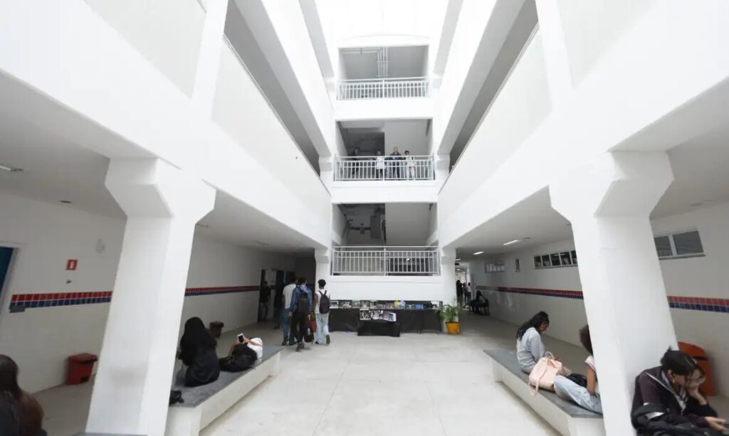 Escola em tempo integral deve ter jornada mínima de 35 horas semanais - Jornal O São Paulo