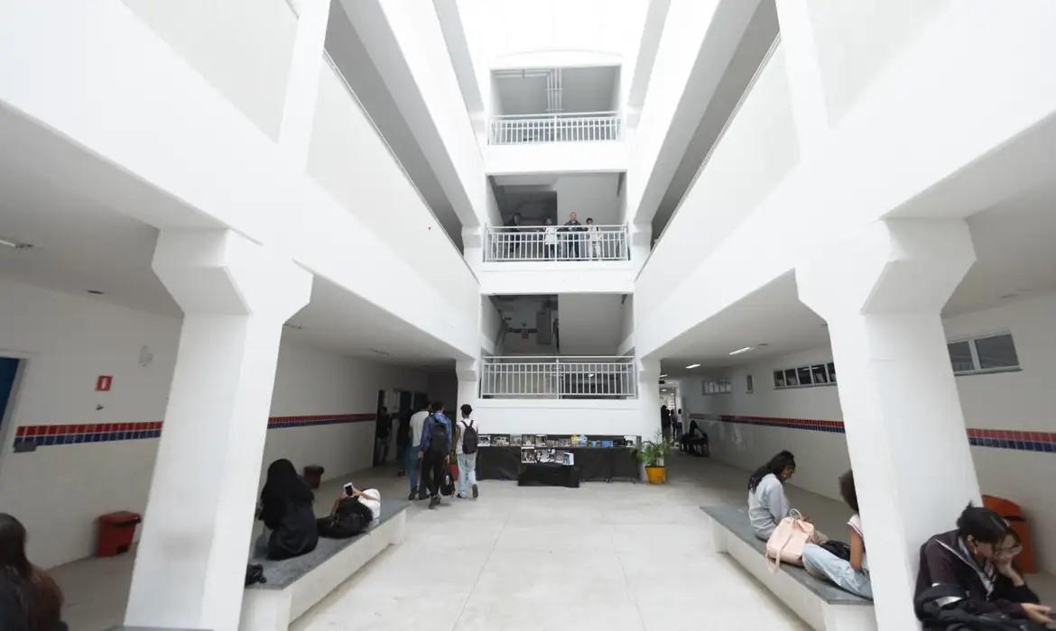 Escola em tempo integral deve ter jornada mínima de 35 horas semanais - Jornal O São Paulo