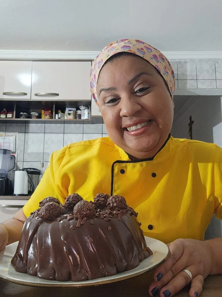 Bolos, linhas e vidas: tecendo sonhos com fé e coragem - Jornal O São Paulo