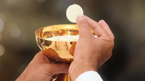 Quem vive uma união estável há muito tempo pode comungar?  - Jornal O São Paulo