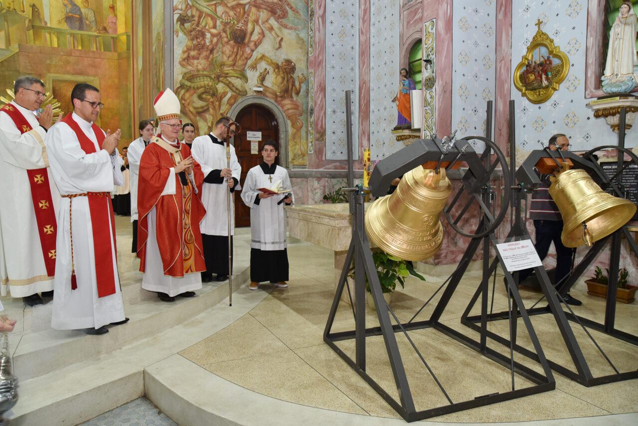 Cardeal Scherer abençoa os primeiros sinos da Paróquia Santa Cândida  - Jornal O São Paulo