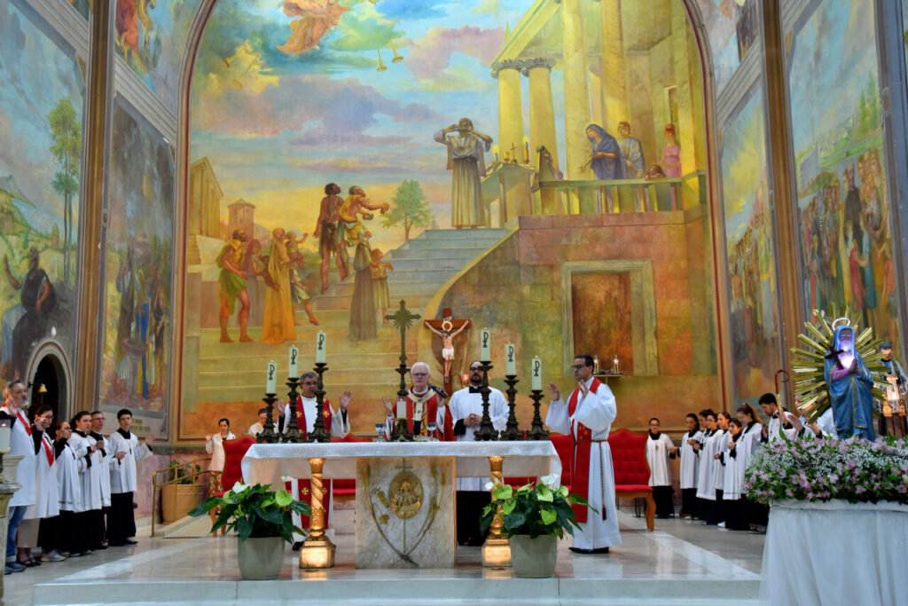 Cardeal Scherer abençoa os primeiros sinos da Paróquia Santa Cândida  - Jornal O São Paulo