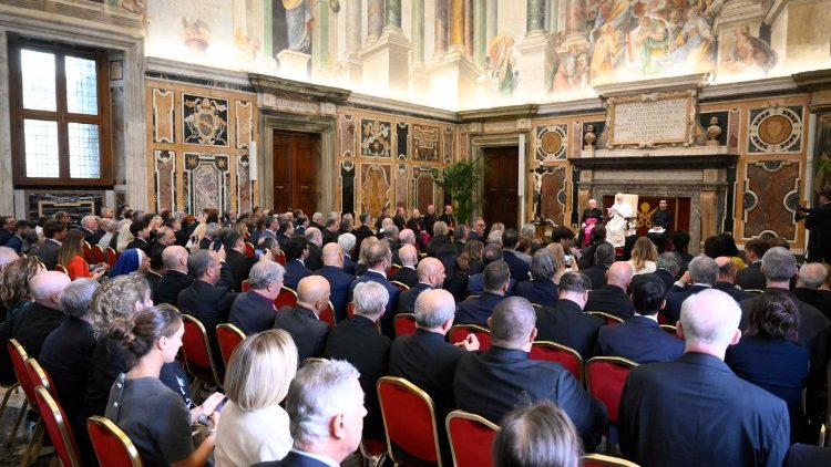 Leão XIV convida a ‘uma teologia baseada no encontro pessoal e transformador com Cristo’ - Jornal O São Paulo