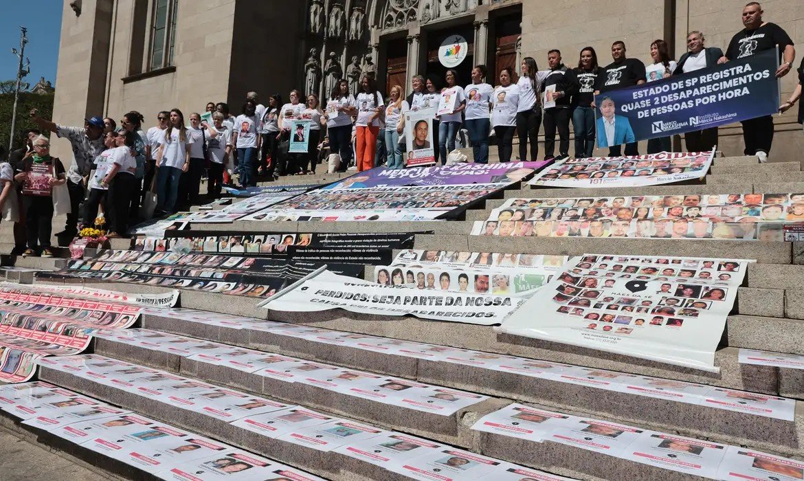 Ato em SP lança movimento de famílias em busca de desaparecidos - Jornal O São Paulo