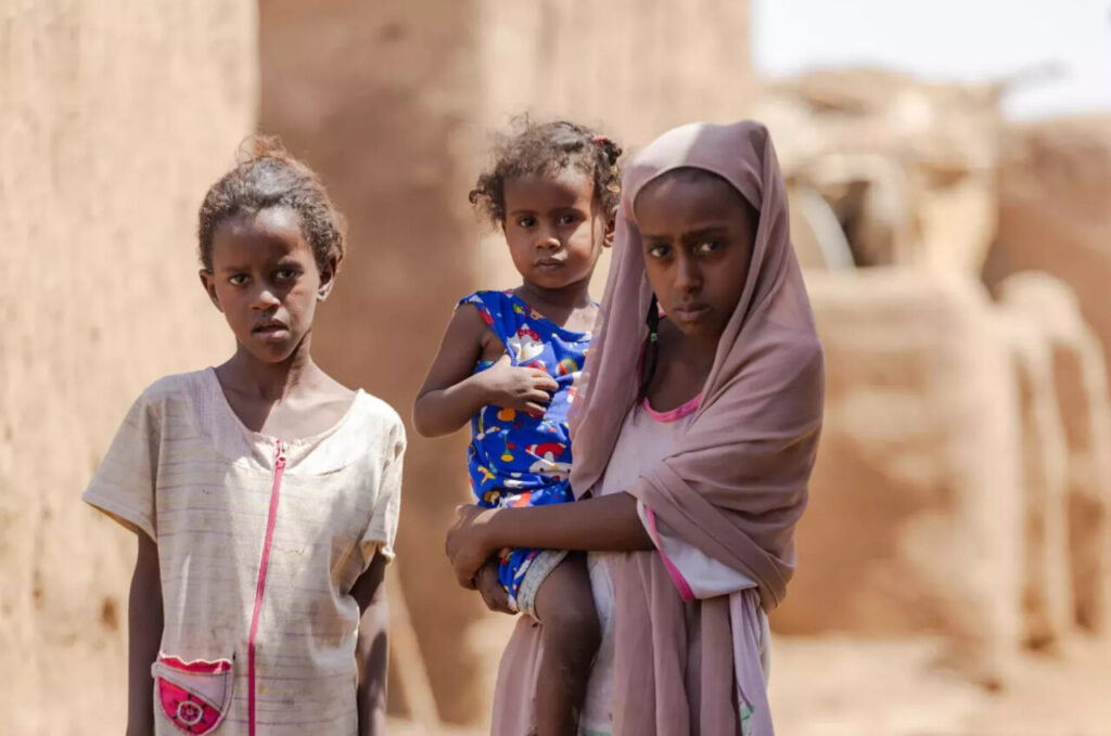 Sudão: Milhões de crianças sem escola enfrentam risco de abuso sexual e recrutamento no conflito - Jornal O São Paulo