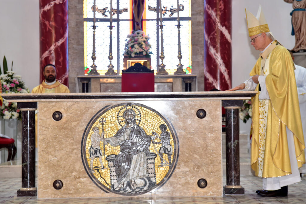 Cardeal Scherer dedica a igreja e consagra o altar da Paróquia Nossa Senhora dos Remédios  - Jornal O São Paulo
