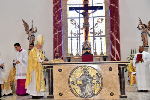 Cardeal Scherer dedica a igreja e consagra o altar da Paróquia Nossa Senhora dos Remédios  - Jornal O São Paulo